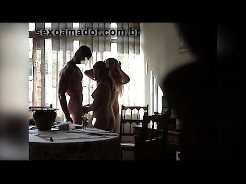 ❤️ Prietenii sexuali invită un bărbat uriaș și o partidă în trei cu el ☑  at us ro.tube-sexer.ru ❌