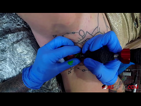 ❤️ Sully Savage, o bunăciune extrem de tatuată, și-a făcut un tatuaj pe clitorisul ei ☑ at us ro.tube-sexer.ru ❌